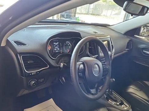 Used 2021 Jeep Cherokee Latitude Plus AWD/4WD image 8