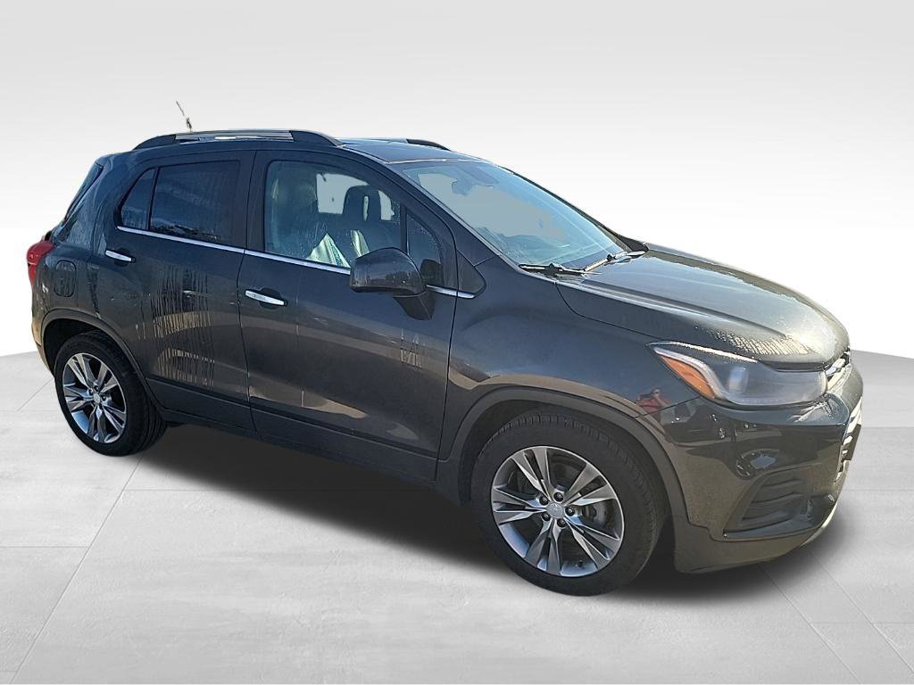 Used 2020 Chevrolet Trax LT w/ Sun & Sound Package FWD image 5