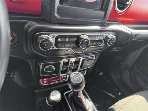 Used 2021 Jeep Gladiator Rubicon w/ Cold Weather Group AWD/4WD image 15