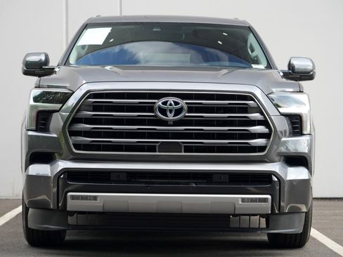 Used 2023 Toyota Sequoia Limited AWD/4WD image 7