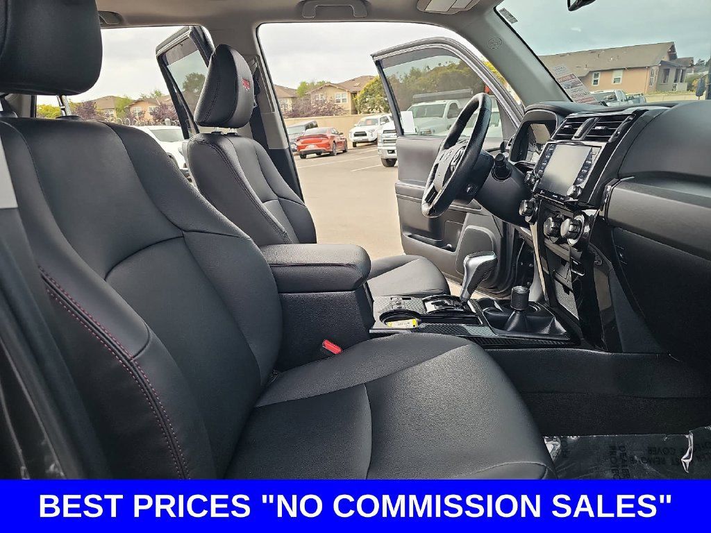 Used 2023 Toyota 4Runner TRD Off-Road Premium w/ Off Road Premium Plus Package AWD/4WD image 10