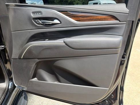 Used 2023 Cadillac Escalade Premium Luxury AWD/4WD image 29