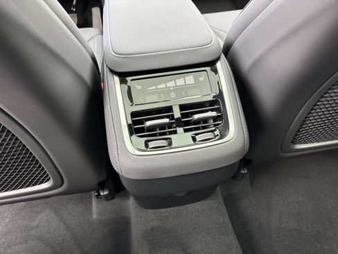 Used 2026 Volvo XC90 B6 Plus w/ Protection Package Premier AWD/4WD image 32