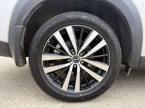 Used 2023 Nissan Pathfinder Platinum AWD/4WD image 9