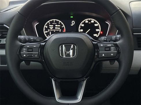 New 2025 Honda Pilot Touring image 13