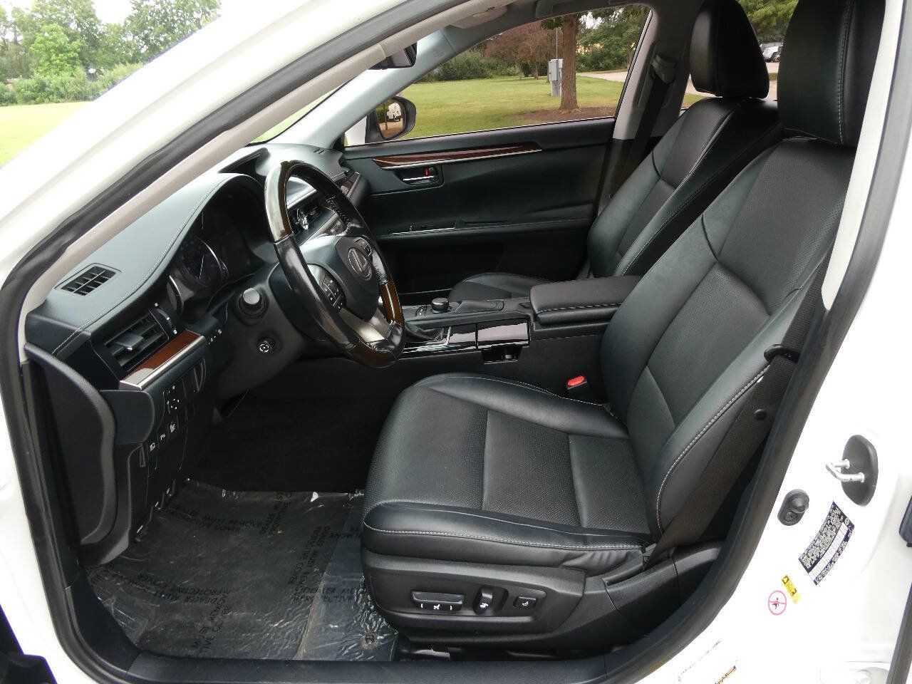 Used 2016 Lexus ES 350 w/ Premium Package w/Wood Trim FWD image 9