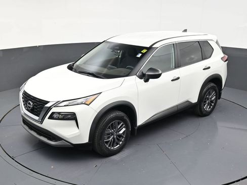 Used 2023 Nissan Rogue S FWD image 13