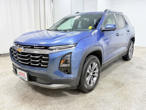 Used 2025 Chevrolet Equinox LT w/ Convenience Package II image 3