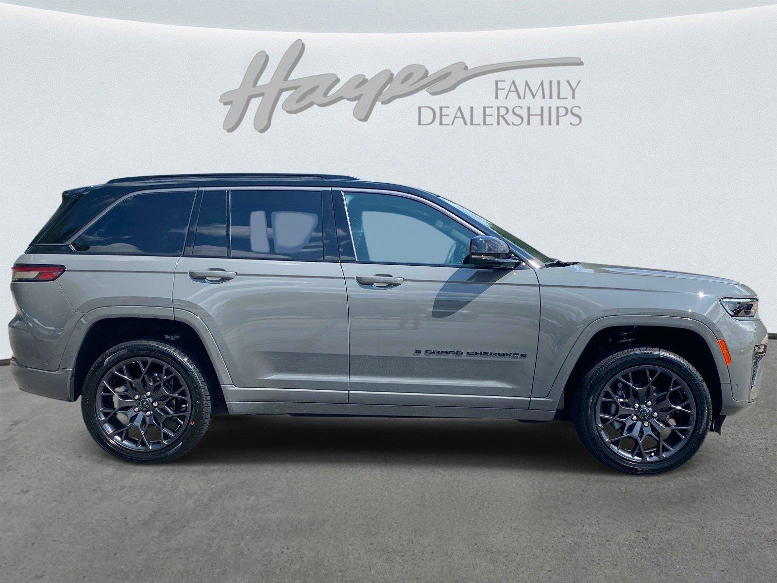 New 2027 Jeep Grand Cherokee Summit w/ Adv Protech Group IV AWD/4WD image 3