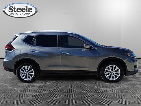 Used 2019 Nissan Rogue SV image 6