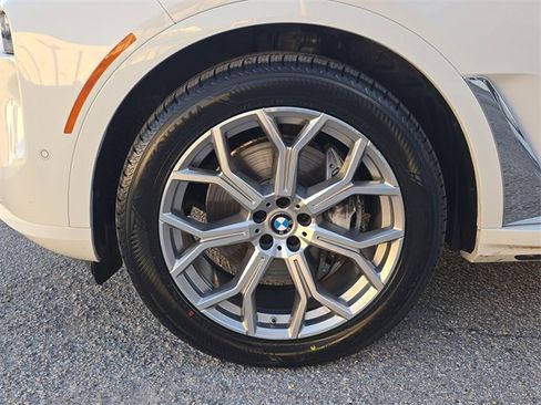 Used 2025 BMW X7 xDrive40i image 8