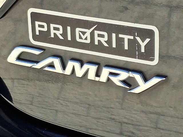 Used 2015 Toyota Camry XLE w/ Moonroof Package FWD image 9