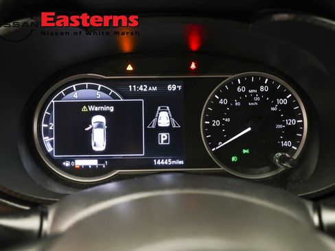 Used 2021 Nissan Versa SR FWD image 17