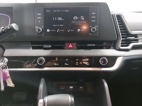 Used 2025 Kia Sportage LX image 19