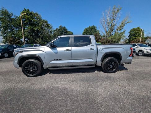 Used 2025 Toyota Tundra Limited AWD/4WD image 4