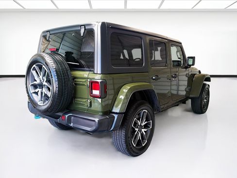 Used 2024 Jeep Wrangler Unlimited AWD/4WD image 4