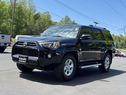 Used 2022 Toyota 4Runner SR5 Premium w/ Moonroof Package RWD image 25