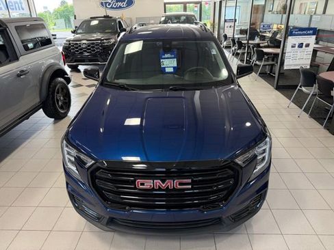 Used 2023 GMC Terrain SLE w/ Elevation Edition FWD image 5
