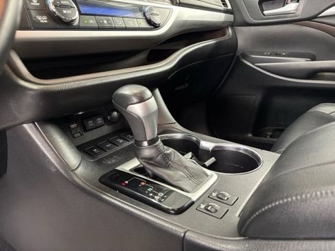 Used 2018 Toyota Highlander XLE AWD/4WD image 20