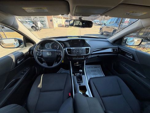 Used 2017 Honda Accord LX image 22