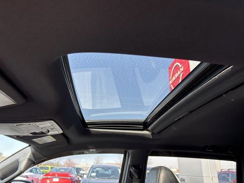 Used 2018 Toyota Tacoma TRD Sport image 17