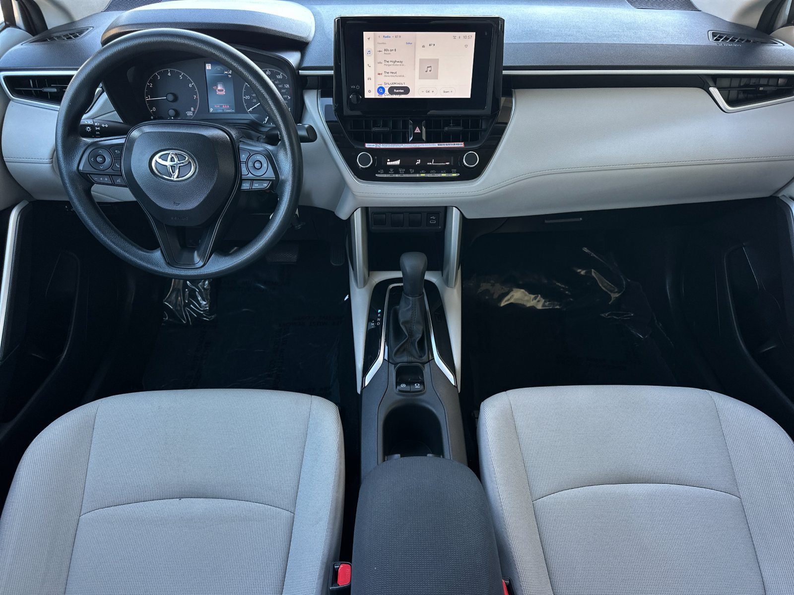 Used 2025 Toyota Corolla Cross L FWD image 12