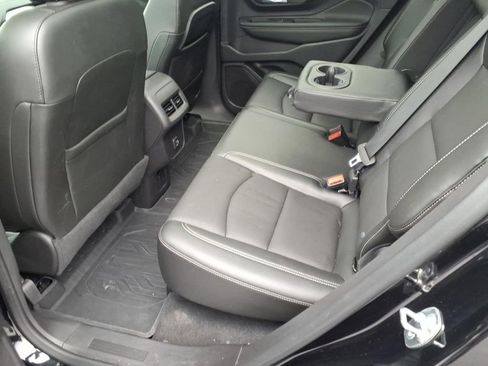 Used 2024 GMC Terrain SLT w/ Infotainment Package II AWD/4WD image 12