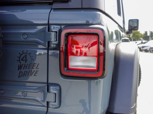 Used 2024 Jeep Wrangler Unlimited AWD/4WD image 6