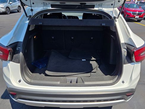 Certified 2025 Chevrolet Trax LT FWD image 12