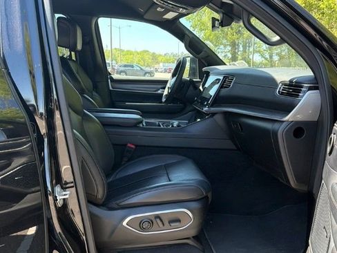 Used 2024 Jeep Wagoneer L Series II w/ Flexible Seating Group image 9