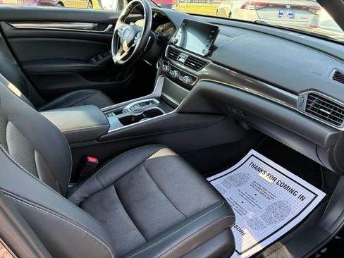 Used 2018 Honda Accord Sport image 13