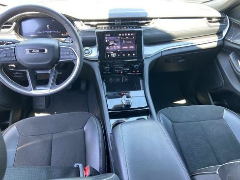 Used 2023 Jeep Grand Cherokee Altitude AWD/4WD image 15