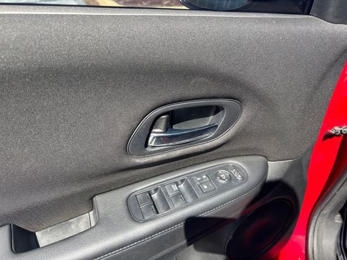 Used 2017 Honda HR-V LX image 12