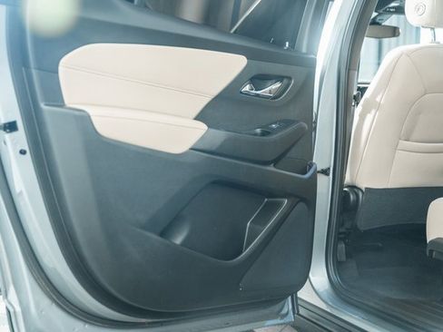 Used 2023 Chevrolet Traverse LS image 33