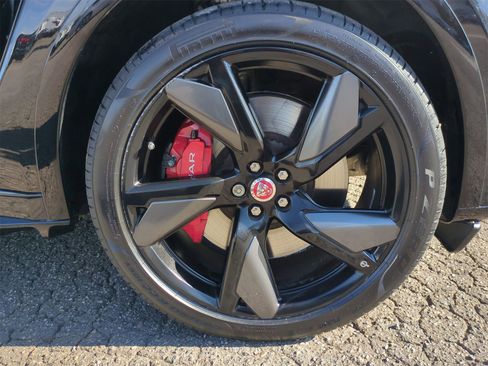 Used 2022 Jaguar F-PACE SVR image 36