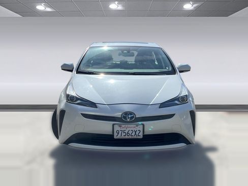 Used 2020 Toyota Prius XLE w/ Premium Convenience Package FWD image 4