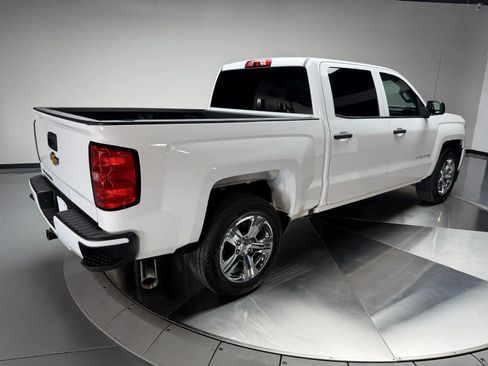 Used 2018 Chevrolet Silverado 1500 Custom w/ Custom Convenience Package RWD image 2
