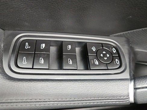 Used 2022 Porsche Cayenne Platinum Edition image 24