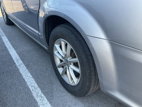 Used 2019 Dodge Grand Caravan SXT image 10