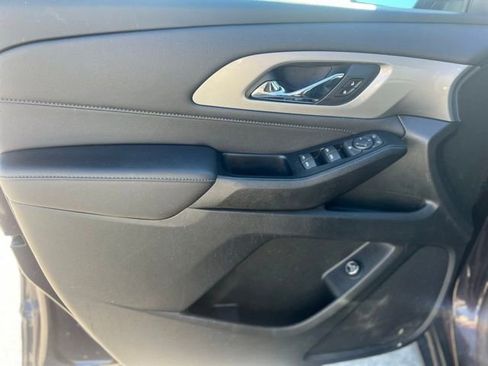 Used 2023 Chevrolet Traverse LT image 11