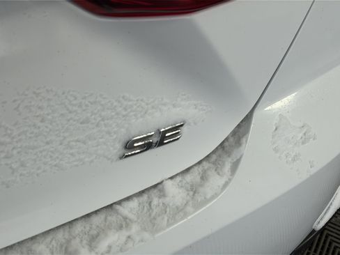 Used 2025 Toyota Camry SE image 15