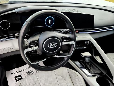 Used 2023 Hyundai Elantra Limited image 36