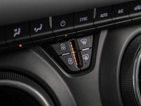 Used 2021 Chevrolet Blazer LT image 23