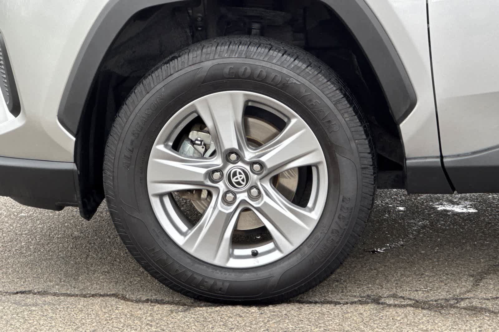 Used 2023 Toyota RAV4 XLE AWD/4WD image 31