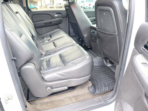 Used 2010 Chevrolet Suburban LT w/ Luxury Package image 18