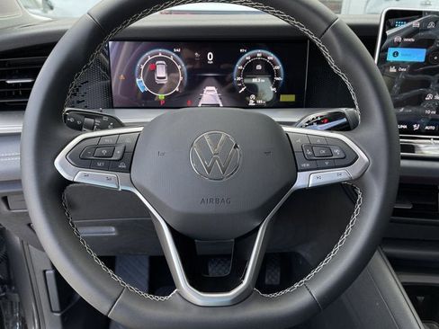 New 2025 Volkswagen Tiguan SE image 15