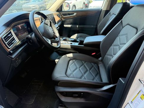Used 2025 Volkswagen Atlas SE AWD/4WD image 11