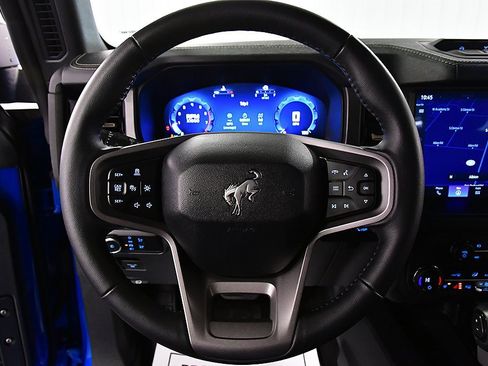 Used 2025 Ford Bronco Badlands image 18