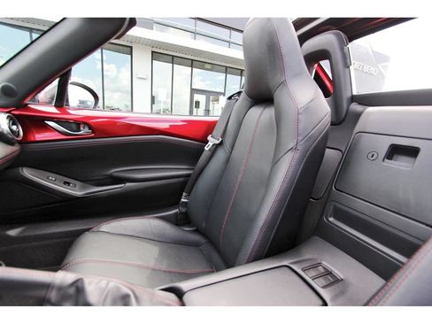 Used 2019 MAZDA MX-5 Miata RF Grand Touring RWD image 13