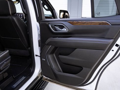 Used 2021 Chevrolet Tahoe Premier w/ Premium Package image 28